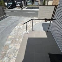 画像18236：自然石の風合いが美しいエントランスアプローチ