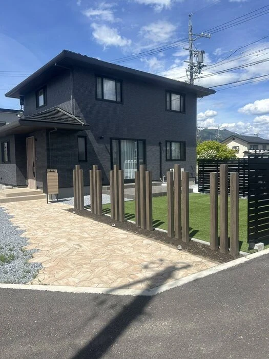 画像18242：自然石の風合いが美しいエントランスアプローチ