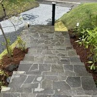 画像18246：自然石の風合いが美しいエントランスアプローチ
