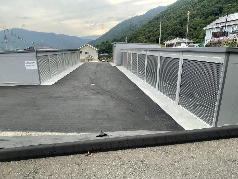 画像2813：自然石の風合いが美しいエントランスアプローチ