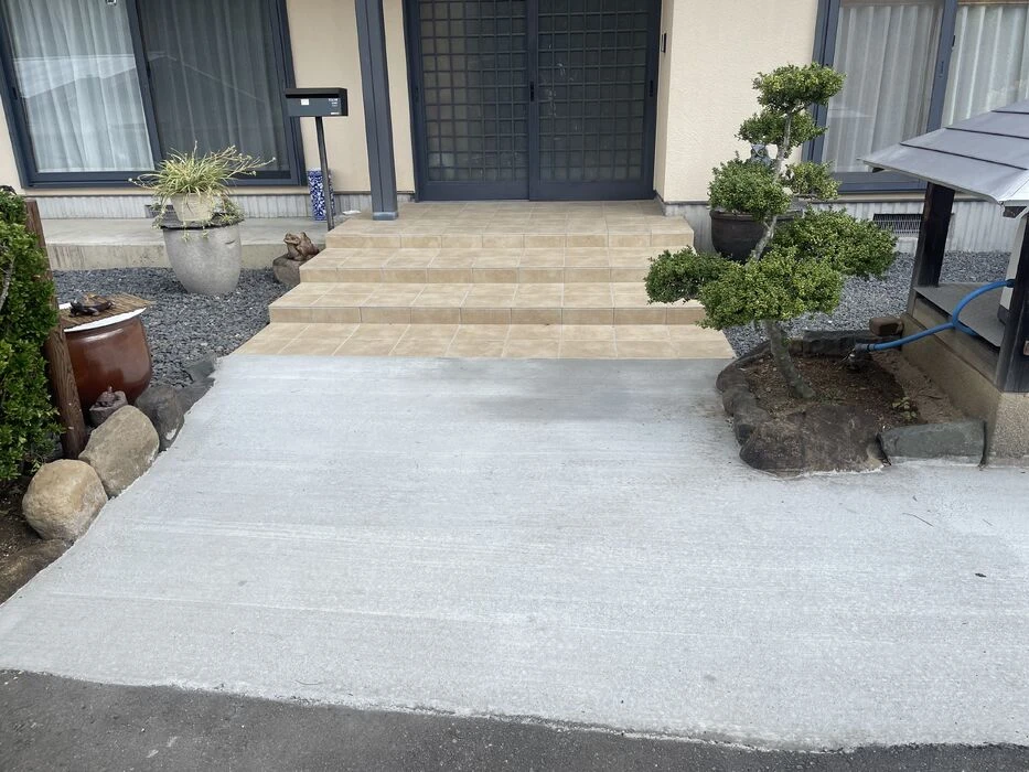 画像3383：自然石の風合いが美しいエントランスアプローチ